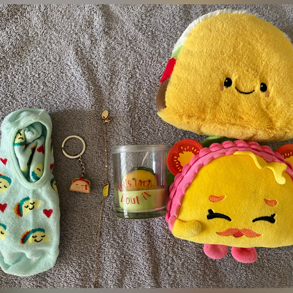 Taco lover bundle: socks, candle, bracelet, keychain, plushy